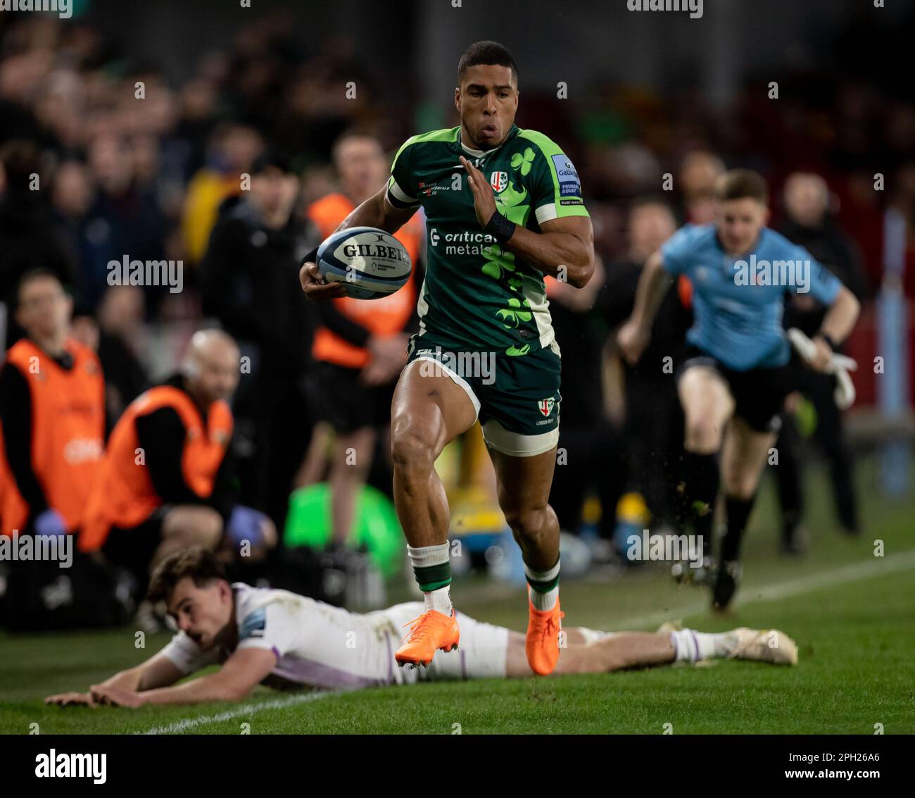 Brentford il sabato 25th marzo 2023. Ben Loader of London Irish corre durante la partita Gallagher Premiership tra London Irish e Northampton Saints al GTECH Community Stadium di Brentford sabato 25th marzo 2023. (Foto: Federico Guerra Maranesi | NOTIZIE MI) Credit: NOTIZIE MI & Sport /Alamy Live News Foto Stock