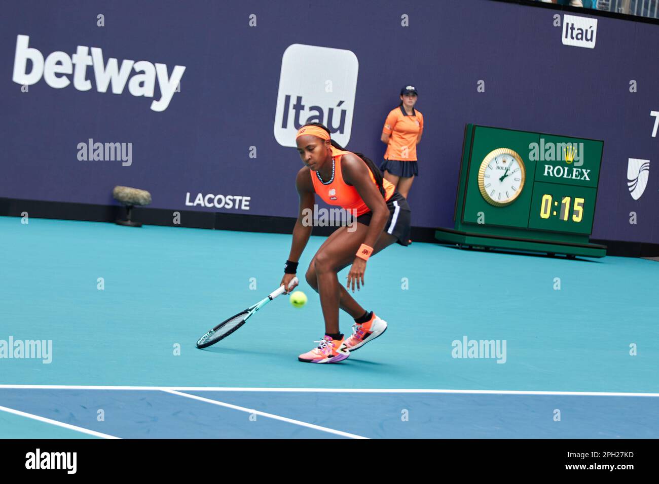 Miami Gardens, Florida, Stati Uniti. 25th marzo 2023. [WTA] [27] A. Potapova vs [6] C. Gauff (USA) durante il torneo mondiale di tennis al Miami Open 2023 powered by Itau. Credit: Yaroslav Sabitov/YES Market Media/Alamy Live News. Foto Stock