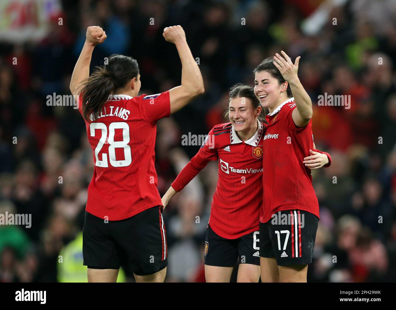 Lucia Garcia (a destra) del Manchester United celebra il quarto goal del gioco durante la partita della Super League femminile di Barclays a Old Trafford, Manchester. Data immagine: Sabato 25 marzo 2023. Foto Stock