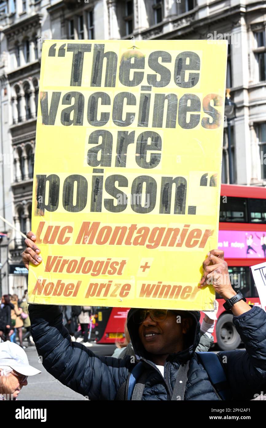 Piazza del Parlamento, Londra, Regno Unito. 25 marzo 2023. Migliaia di britannici continuano a protestare e a chiedere giustizia e risarcimento per i feriti e i feriti, morte per le marce di vaccinazione attraverso Whitehall, Downing Street. Credit: Vedi li/Picture Capital/Alamy Live News Foto Stock