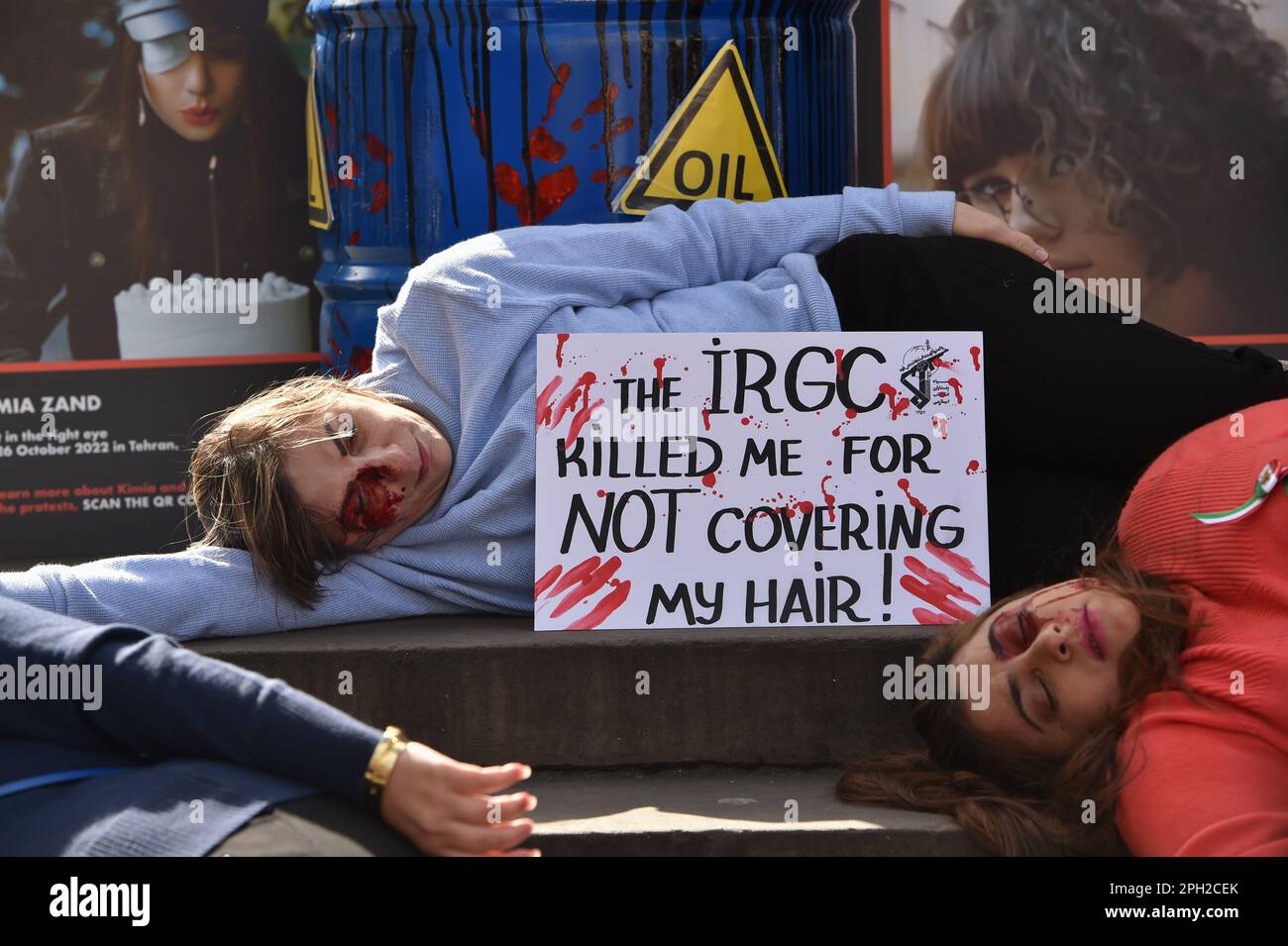 Londra, Inghilterra, Regno Unito. 25th Mar, 2023. Attivisti e dimostranti hanno organizzato una protesta a sostegno della lotta del popolo iraniano per i diritti umani, la democrazia e la libertà. Raduno congiunto in solidarietà con il popolo dell'Ucraina e dell'Iran nel Circo Piccadilly, mentre il regime iraniano continua a fornire droni alla Russia nella guerra contro l'Ucraina. (Credit Image: © Thomas Krych/ZUMA Press Wire) SOLO PER USO EDITORIALE! Non per USO commerciale! Foto Stock