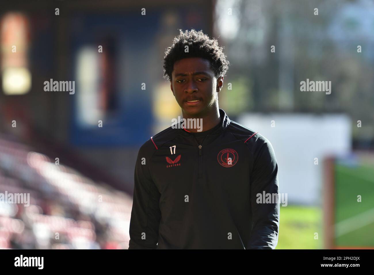 Londra sabato 25th marzo 2023. Il gesuita Rak-Sakyi di Charlton si scalda prima della partita della Sky Bet League 1 tra Charlton Athletic e Wycombe Wanderers a The Valley, Londra, sabato 25th marzo 2023. (Foto: Ivan Yordanov | NOTIZIE MI) Credit: NOTIZIE MI & Sport /Alamy Live News Foto Stock