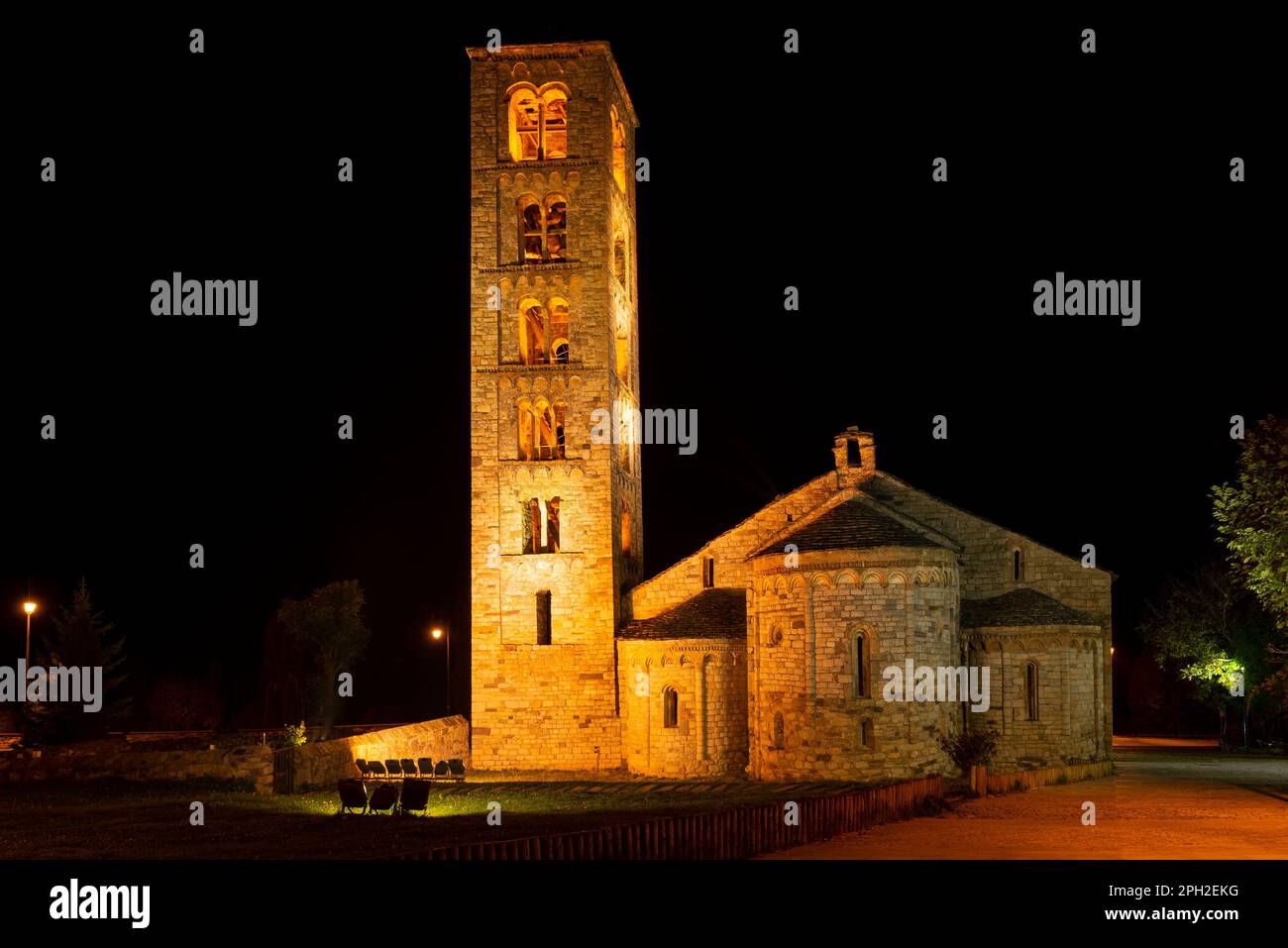 Noche, iglesia romanica sant Climent de Taüll Foto Stock