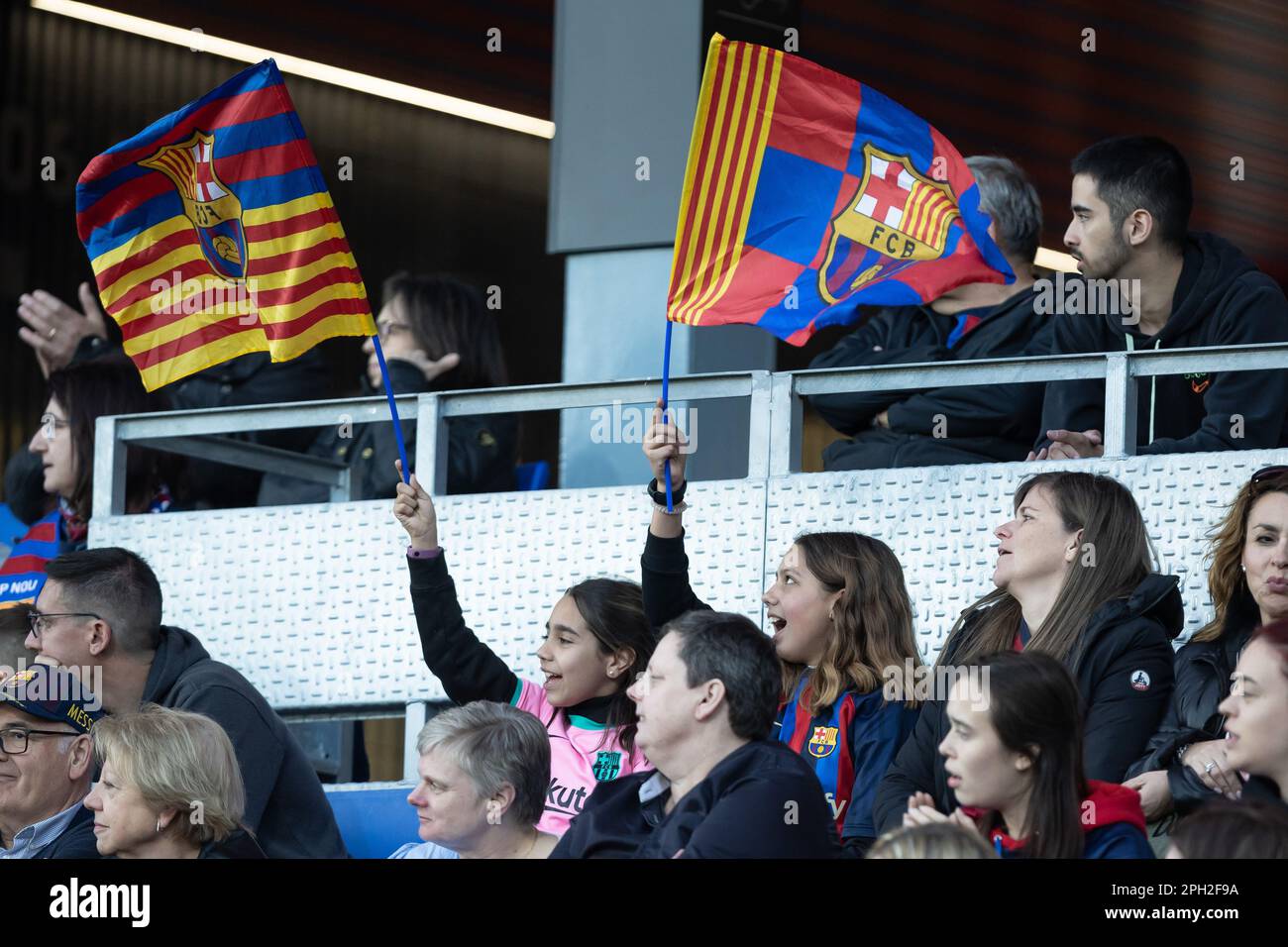 Sant Joan Despi, Spagna. 25th Mar, 2023. SANT JOAN DESPI, SPAGNA - MARZO 25: FC Barcelona Supporters durante la partita Liga F tra FC Barcelona e Real Madrid all'Estadi Johan Cruyff il 25 Marzo 2023 a Sant Joan Despi, Spagna (Credit Image: © Gerard Franco Crespo/DAX via ZUMA Press Wire) SOLO USO EDITORIALE! Non per USO commerciale! Foto Stock