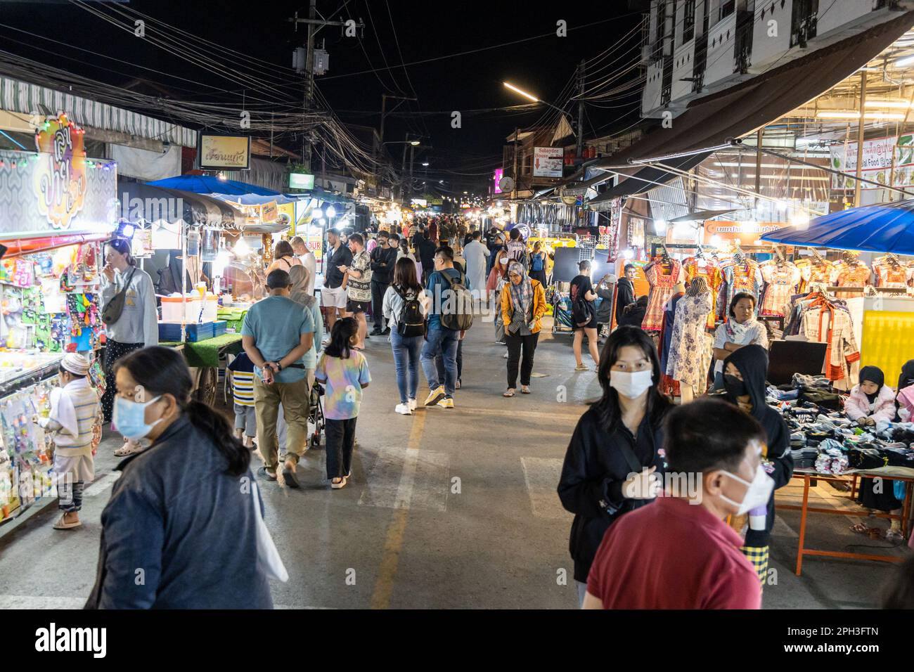 Il mercato notturno di strada PAI o conosciuto come strada pedonale opera giornalmente a Pai, nel Nord della Thailandia ed è una delle principali destinazioni turistiche mentre si trova a Pai. Foto Stock