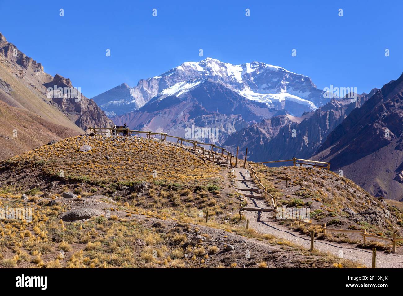 Panorama del Monte Aconcagua, vetta più alta delle Americhe e dell'emisfero meridionale. Percorso panoramico di arrampicata Horcones Mendoza, Argentina Foto Stock