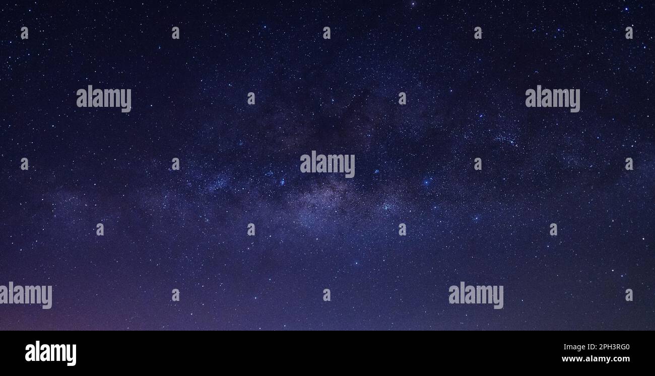 La Via Lattea e stelle nel cielo notturno Foto Stock