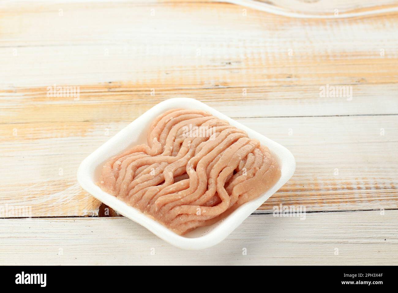Pollo tritato su confezionamento in polistirolo bianco, vendita su Supermarket Foto Stock