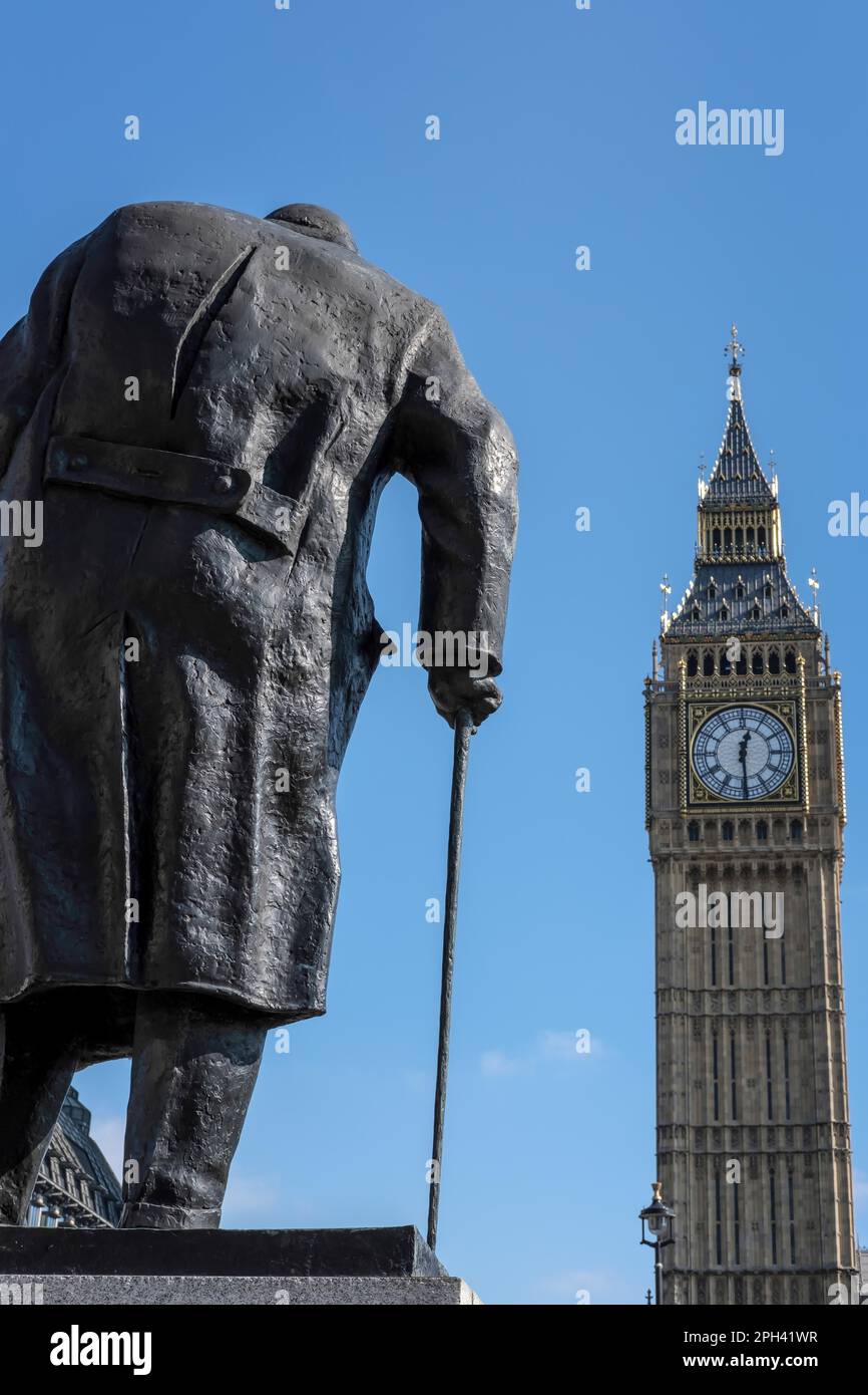 Statua di Winston Churchill in piazza del Parlamento Foto Stock