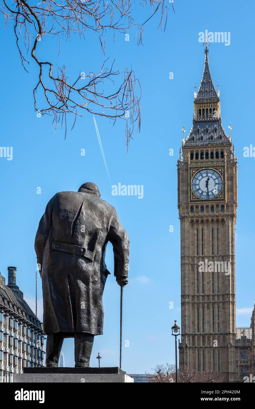 Londra/UK - marzo 13 : Statua di Winston Churchill in piazza del Parlamento a Londra il 13 marzo 2016 Foto Stock