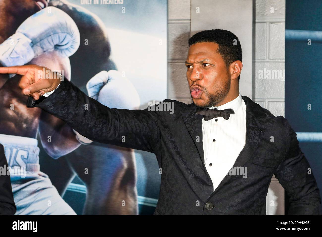 Los Angeles, California, Stati Uniti. 27th Feb, 2023. LOS ANGELS, CA - 27 FEBBRAIO 2023: Jonathan Majors alla prima di Creed III al TCL Chinese Theatre IMAX (Credit Image: © Nina Prommer/ZUMA Press Wire) SOLO PER USO EDITORIALE! Non per USO commerciale! Foto Stock