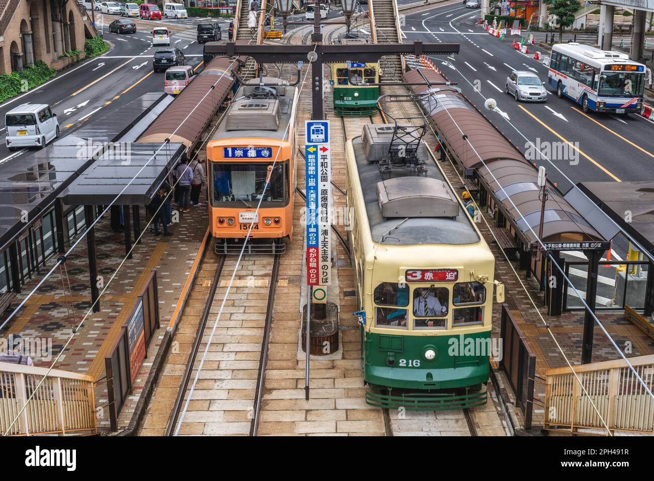 21 marzo 2023: tram di Nagasaki City Electric Tramway, un sistema tranviario privato a Nagasaki, Kyushu, Giappone. E 'stato aperto il 16 novembre 1915 e pr Foto Stock