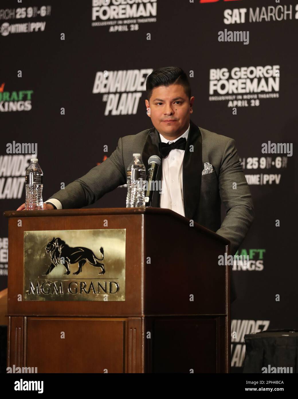 Las Vegas, Nevada, Stati Uniti. 25th Mar, 2023. LAS VEGAS, NEVADA - MARZO 25: David Benavidez parla ai media dopo il suo Interim WBC World Super Middlewight Title Bout contro Caleb Plant alla MGM Grand Garden Arena il 25 Marzo 2023 a Las Vegas, Nevada, Stati Uniti. (Credit Image: © Alejandro Salazar/PX Imagens via ZUMA Press Wire) SOLO PER USO EDITORIALE! Non per USO commerciale! Foto Stock