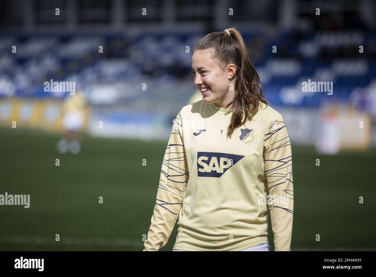 Hoffenheim, Germania. 26th Mar, 2023. FLYERALARM Frauen-Bundesliga match tra TSG 1899 Hoffenheim e SGS Essen allo stadio Dietmar-Hopp, Hoffenheim, Germania (Foto: Dana Roesiger/Sports Press Photo/C - SCADENZA UN'ORA - ATTIVARE FTP SOLO SE LE IMMAGINI HANNO MENO DI UN'ORA - Alamy) Credit: SPP Sport Press Photo. /Alamy Live News Foto Stock