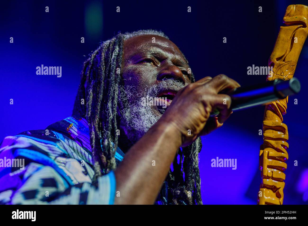 Il cantante di reggae ivoriano Tiken Jah Fakoly suona dal vivo a Bruxelles | le chanteur de reggae ivoirien Tiken Jah Fakoly a l'Ancienne Belgique de Bruxel Foto Stock