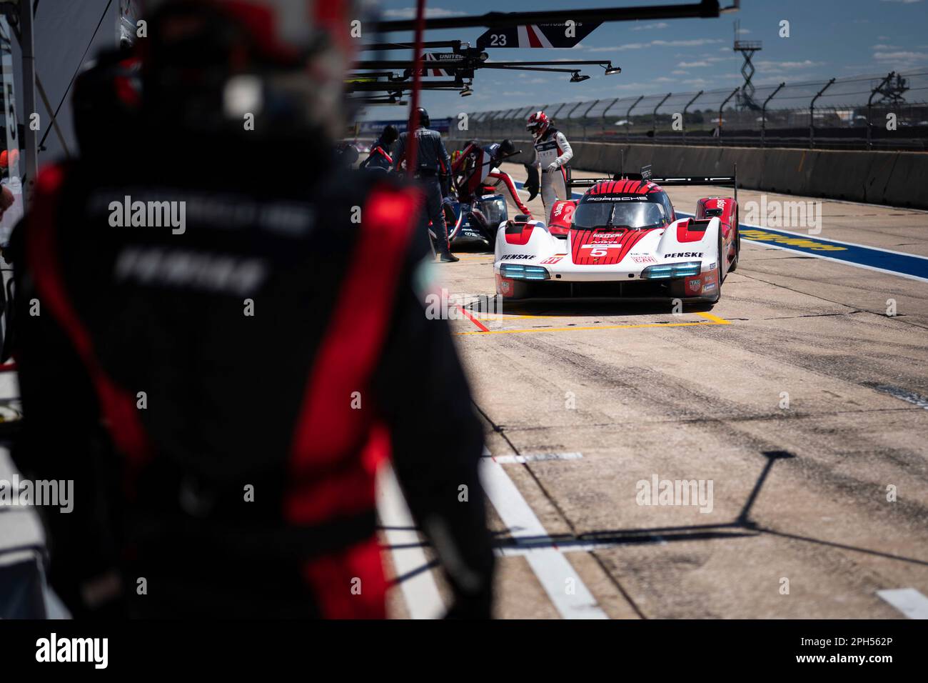 Sebring, Vereinigte Staten. 16th Mar, 2023. Porsche 963, Porsche Penske Motorsport (#5), Dane Cameron (USA), Michael Christensen (DK), Frederic Makowiecki (F) Credit: dpa/Alamy Live News Foto Stock