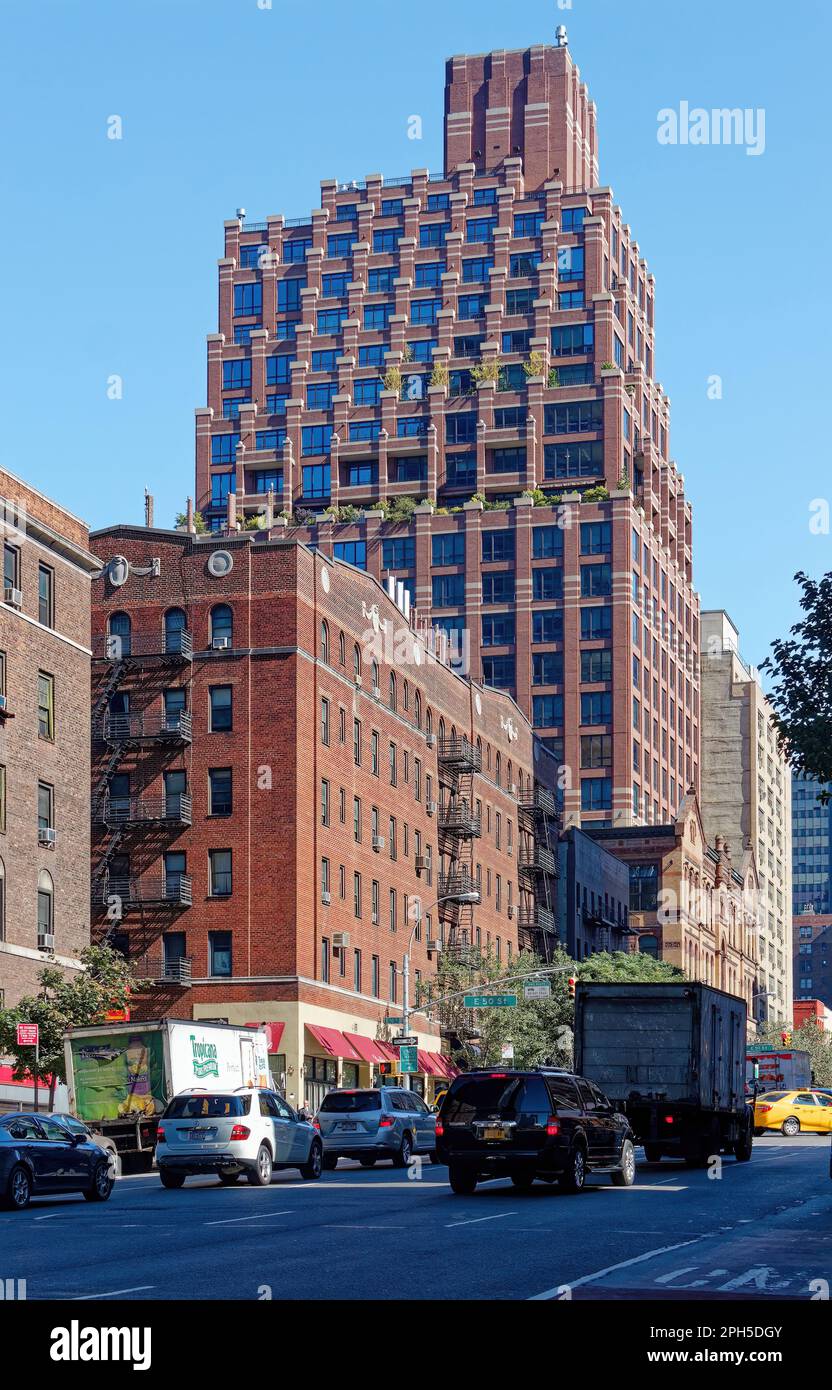 Beekman Regent, altezza piena: La base è l'ex NYC Public School 35; condominio appartamenti germogliati sopra. Il 1893 è stato convertito nel 2002. Foto Stock