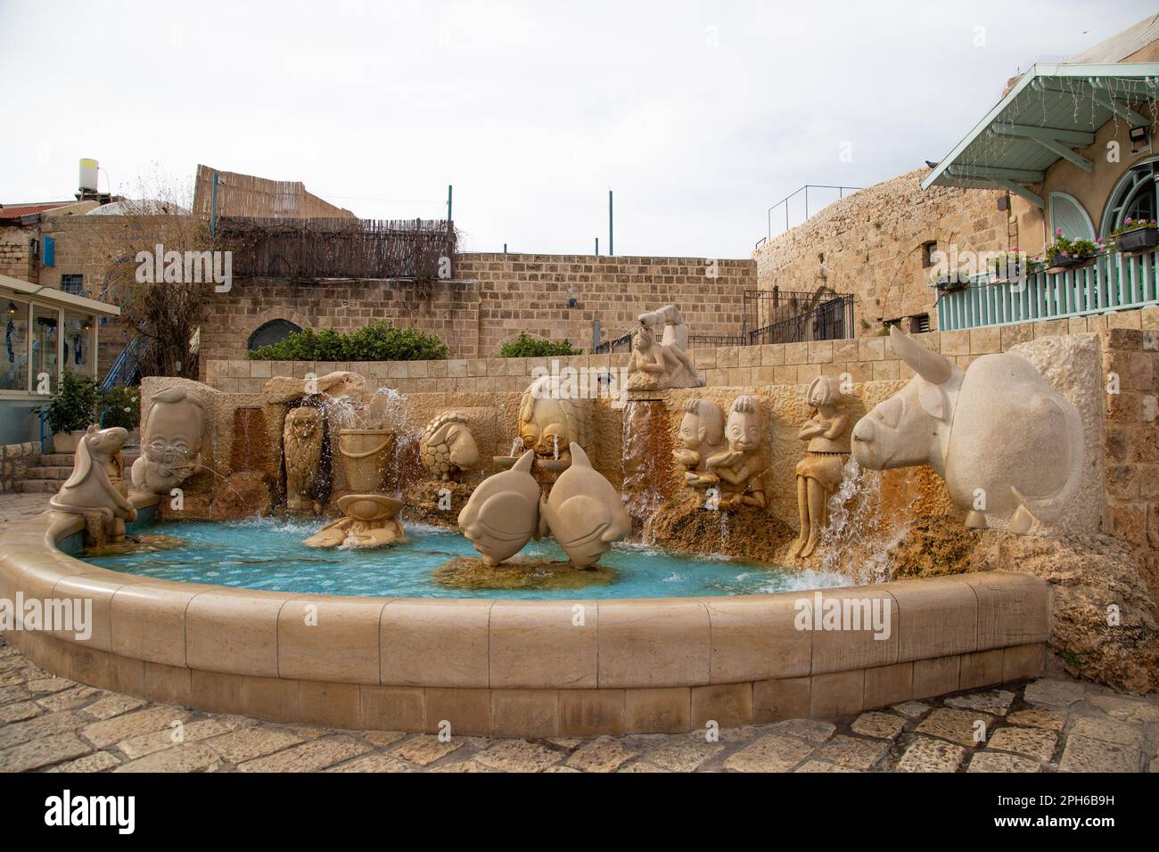Fontana dello Zodiaco di Varda Ghivoly e Ilan Gelber, Navot Gil. La fontana si trova nella Vecchia Jaffa in Piazza Kedumim Foto Stock