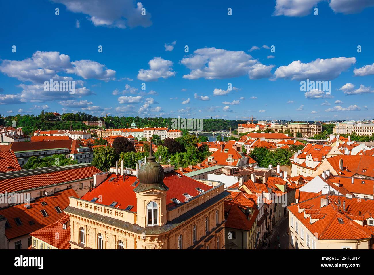 Centro storico di Praga bellissimo skyline da Mala Strana Bridge Tower Foto Stock