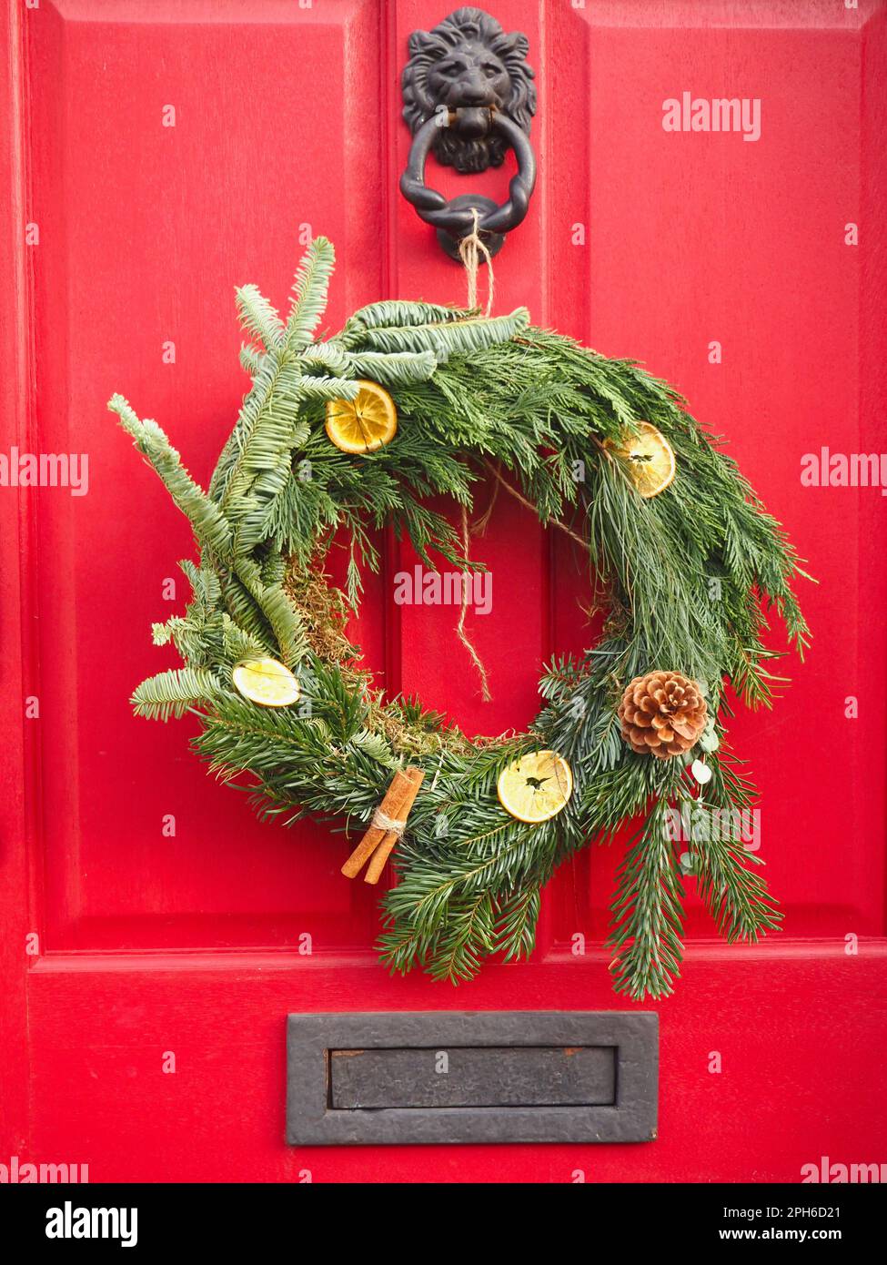 Ghirlanda di caduta la decorazione di una porta di ingresso in U.S.A Foto  stock - Alamy