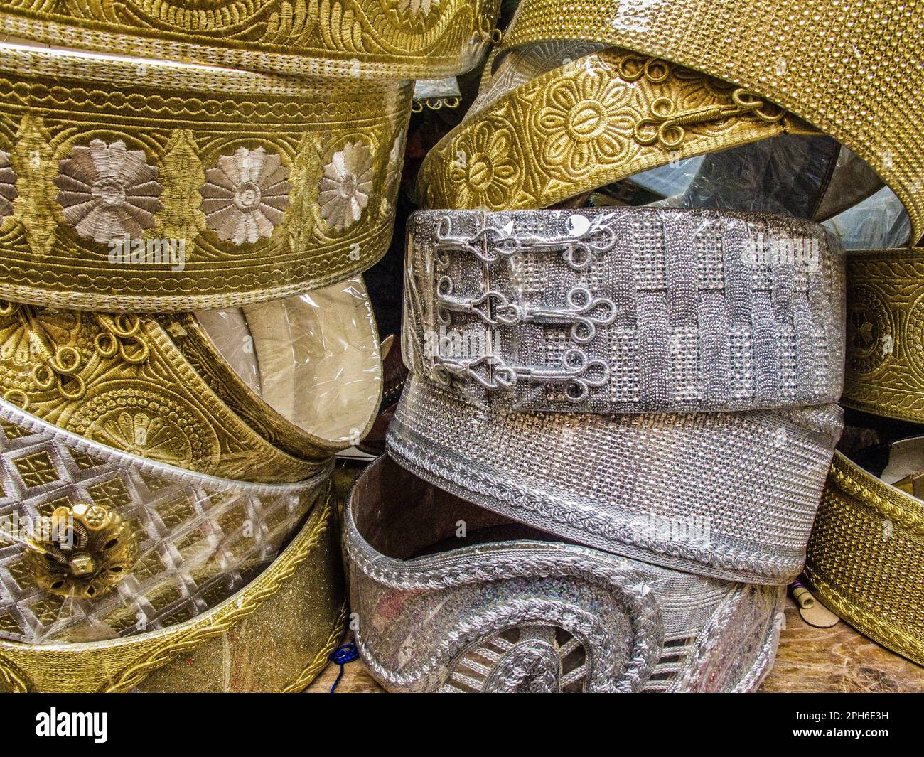 Cinture da sposa in oro e argento, Fes, Marocco Foto Stock