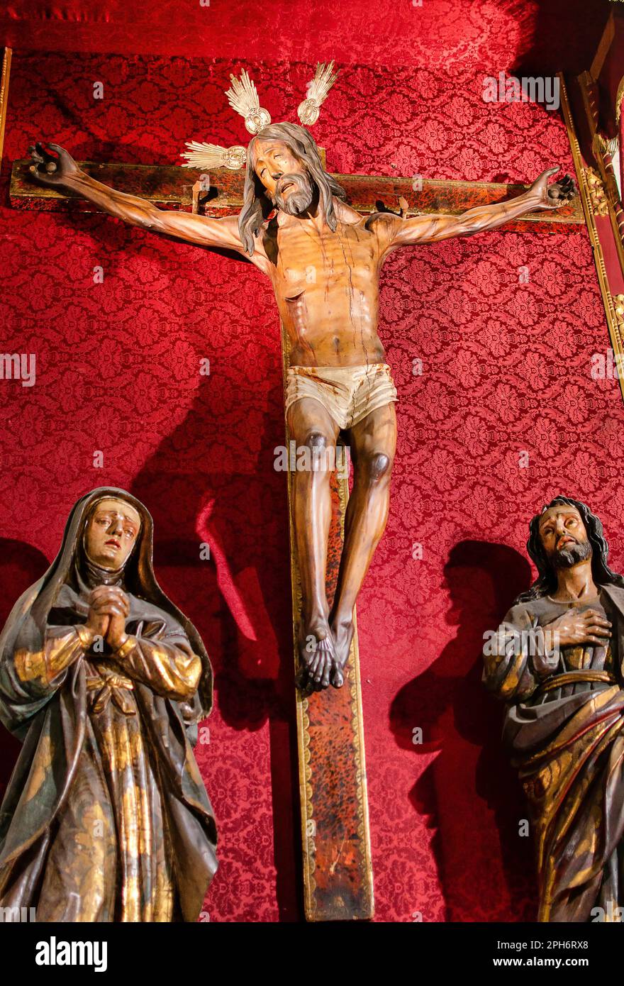 Siviglia, Spagna; 25 marzo 2023: Interno della Chiesa di Santa Maria Maddalena. Cristo di Confalon o Gonfalon. 16th ° secolo. Foto Stock