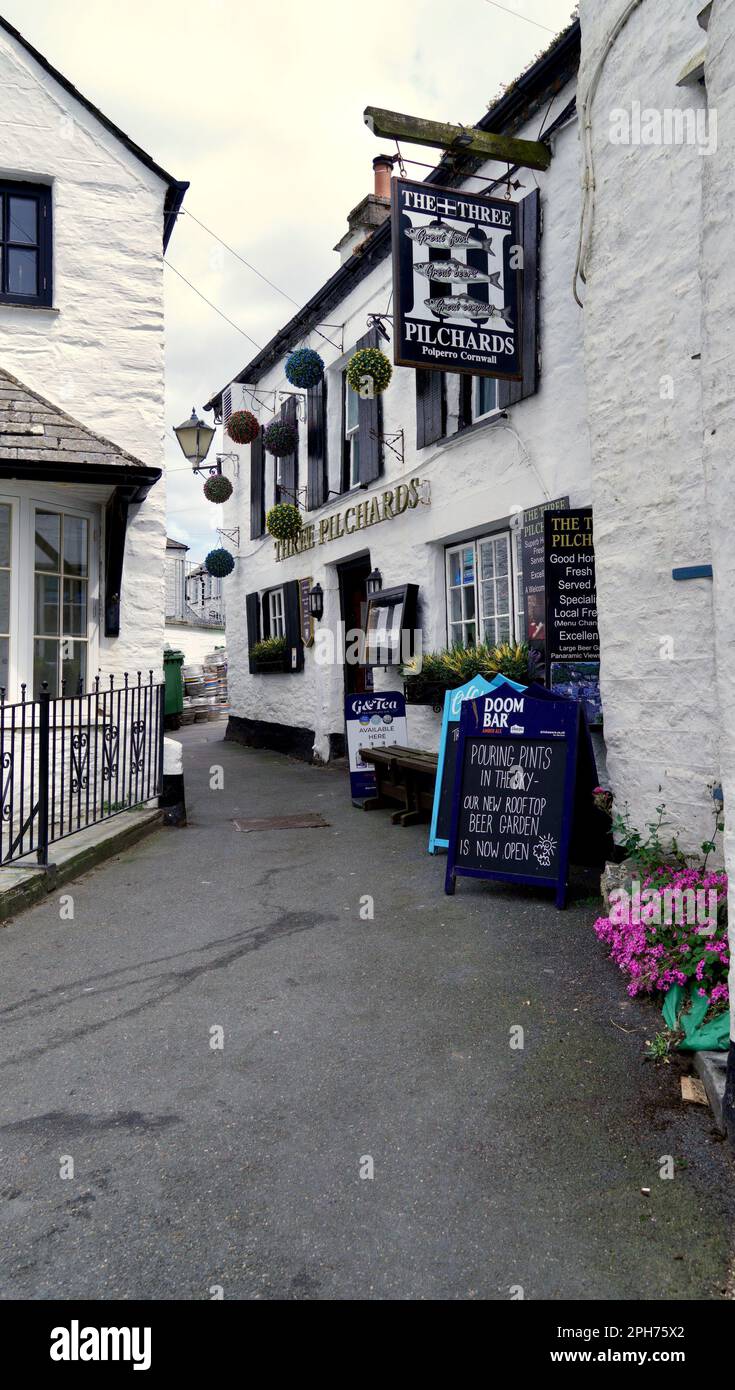 Pub e ristoranti in questo pittoresco villaggio, evocano le immagini delle sue storiche avventure marittime insieme al suo contrabbandiere e folklore pirata Foto Stock