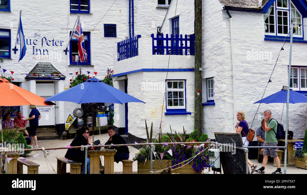 Pub e ristoranti in questo pittoresco villaggio, evocano le immagini delle sue storiche avventure marittime insieme al suo contrabbandiere e folklore pirata Foto Stock
