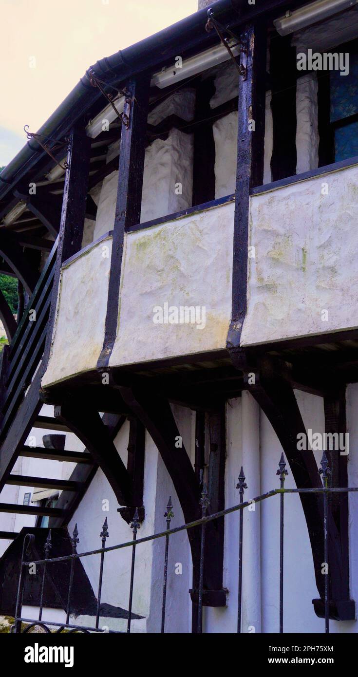 Pub e ristoranti in questo pittoresco villaggio, evocano le immagini delle sue storiche avventure marittime insieme al suo contrabbandiere e folklore pirata Foto Stock