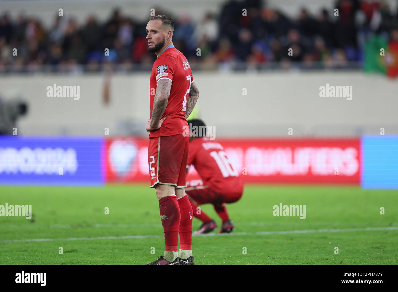 Lussemburgo, Lussemburgo. 26th Mar, 2023. I giocatori lussemburghesi sono scesi durante una partita di calcio tra le squadre nazionali di Lussemburgo e Portogallo, domenica 26 marzo 2023 a Lussemburgo City, il Granducato di Lussemburgo, la seconda (su 8) partita di qualificazione Euro 2024. FOTO DI BELGA BRUNO FAHY Credit: Agenzia Notizie di Belga/Alamy Live News Foto Stock