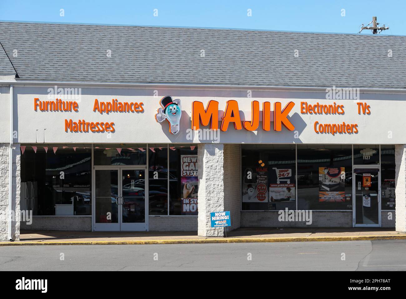 Una vista esterna di un negozio di mobili e elettrodomestici Majik Rent-to-Own presso il Sunbury Plaza. MAJIK è un'azienda a conduzione familiare con 13 sedi nella Pennsylvania centrale. Foto Stock
