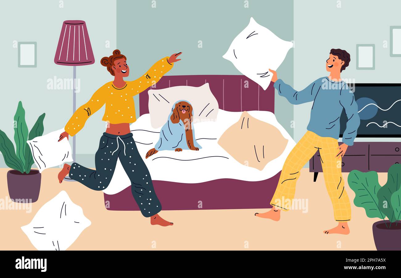Amici divertenti alla festa pajama. Lotta romantica cuscino. Coppia innamorata. Persone che si divertono in camera da letto. Giovane uomo e donna in sleepwear rilassarsi insieme Illustrazione Vettoriale