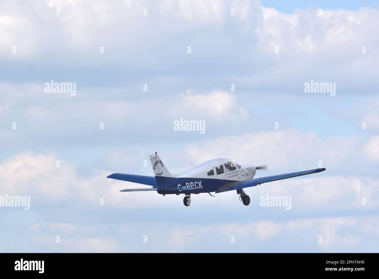 Un Guerriero Piper PA-28-161 II, registrato G-BPCK, decollerà dal Compton Abbas Airfield. Foto Stock