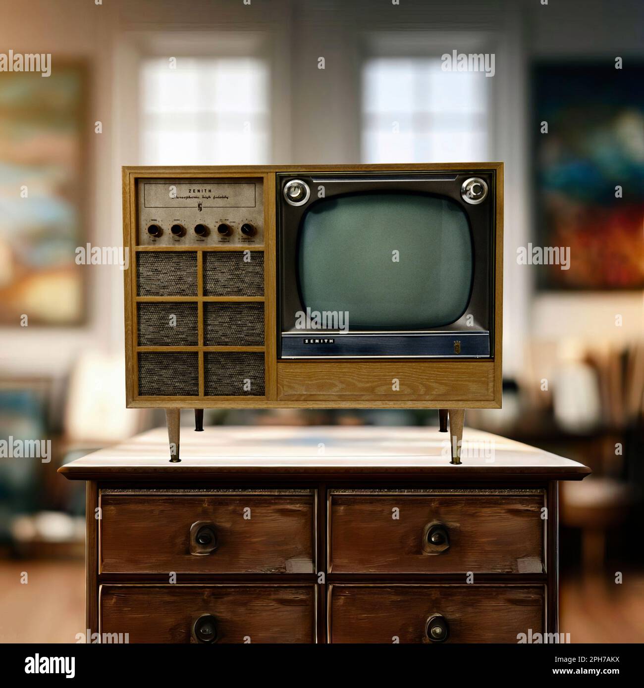 Un televisore d'epoca in cima ad un antico tavolino da caffè Foto Stock