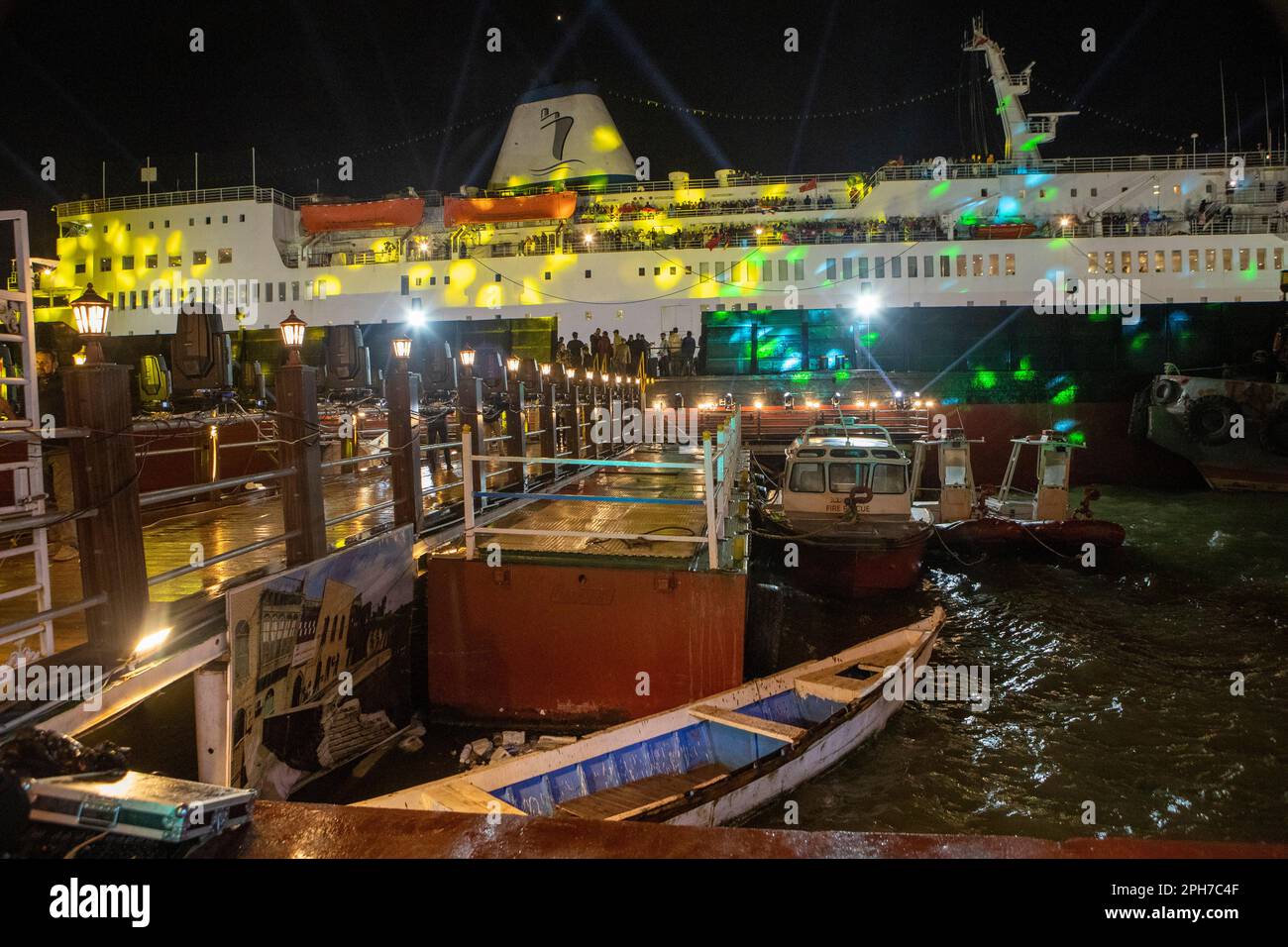 The Logos Hope arrives at Basra, Iraq, Sunday, March 26, 2023. The ship carries the world's largest floating book exhibition, with over 5,000 titles, most of which are published by international publishers in English. (AP Photo/Nabil al-Jurani) Foto Stock