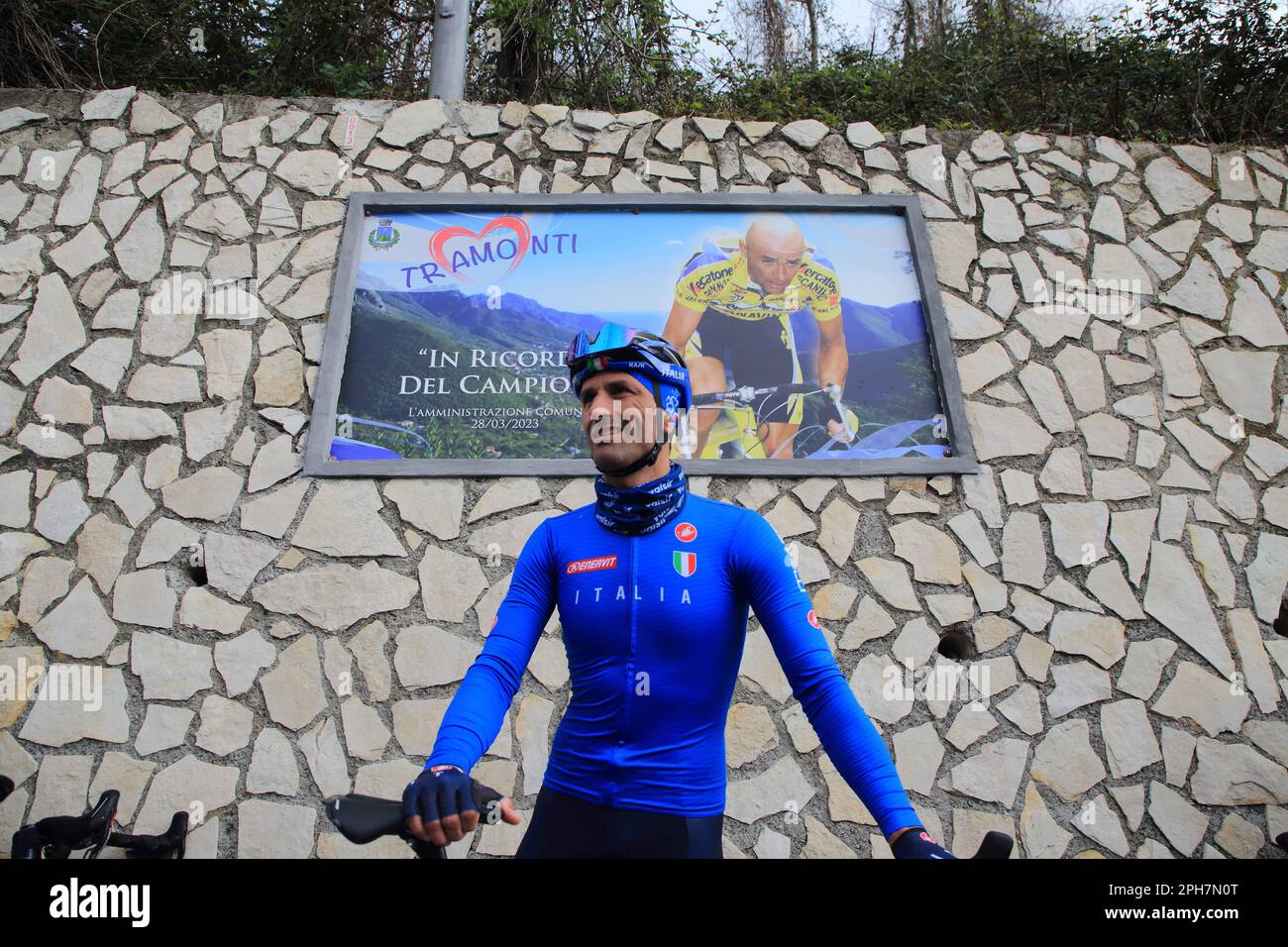 Tramonti, Salerno, Italia. 26th Mar, 2023. Tramonti, Salerno, Italia : 26 marzo 2023 :Daniele Bennati in immagini. Durante una gara di ciclista amatoriale tra la penisola sorrentina e la costiera amalfitana, in località Valico di Chiunzi è stata inaugurata una targa in memoria del grande ciclista di tutti i tempi Marco Pantani. Tre ciclisti professionisti, Gianni Bugno, Marco velo e Daniele Bennati, erano presenti alla gara e all'inaugurazione della targa. (Credit Image: © Pasquale Senatore/Pacific Press via ZUMA Press Wire) SOLO PER USO EDITORIALE! Non per USO commerciale! Foto Stock