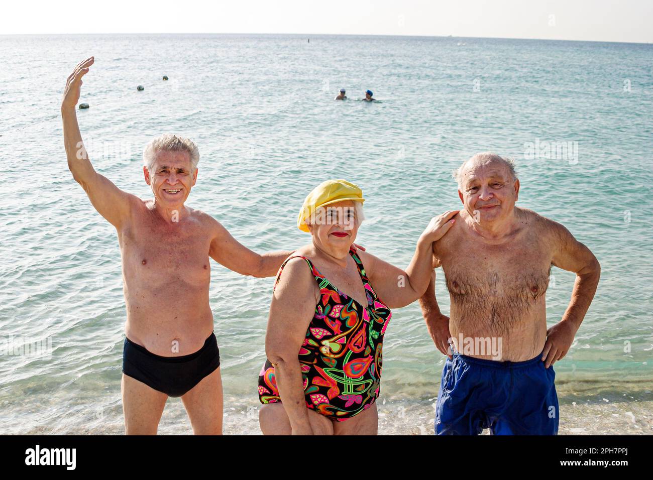 Miami Beach Florida,Eastern European Ebreo immigranti immigrati sunbasher sunbathers,surf sabbia sovrappeso obesità obese grasso anziani uomo uomini WO Foto Stock