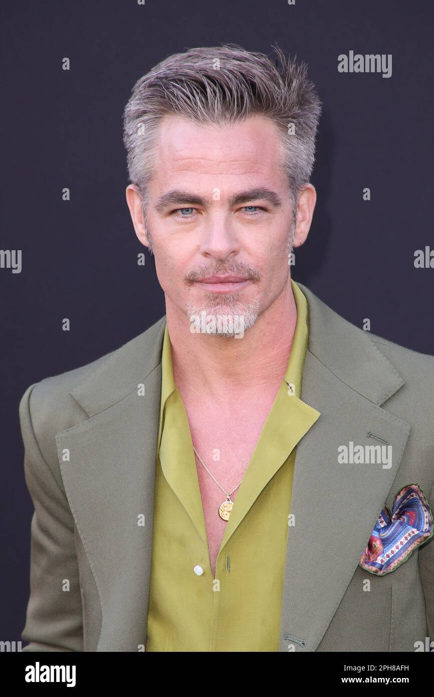 Los Angeles, Stati Uniti. 26th Mar, 2023. Chris Pine al Dungeons and Dragons: Premiere di Honor Among Thieves al Regency Village Theatre di Los Angeles, CA, 26 marzo 2023. Photo Credit: Joseph Martinez/PictureLux Credit: PictureLux/The Hollywood Archive/Alamy Live News Foto Stock