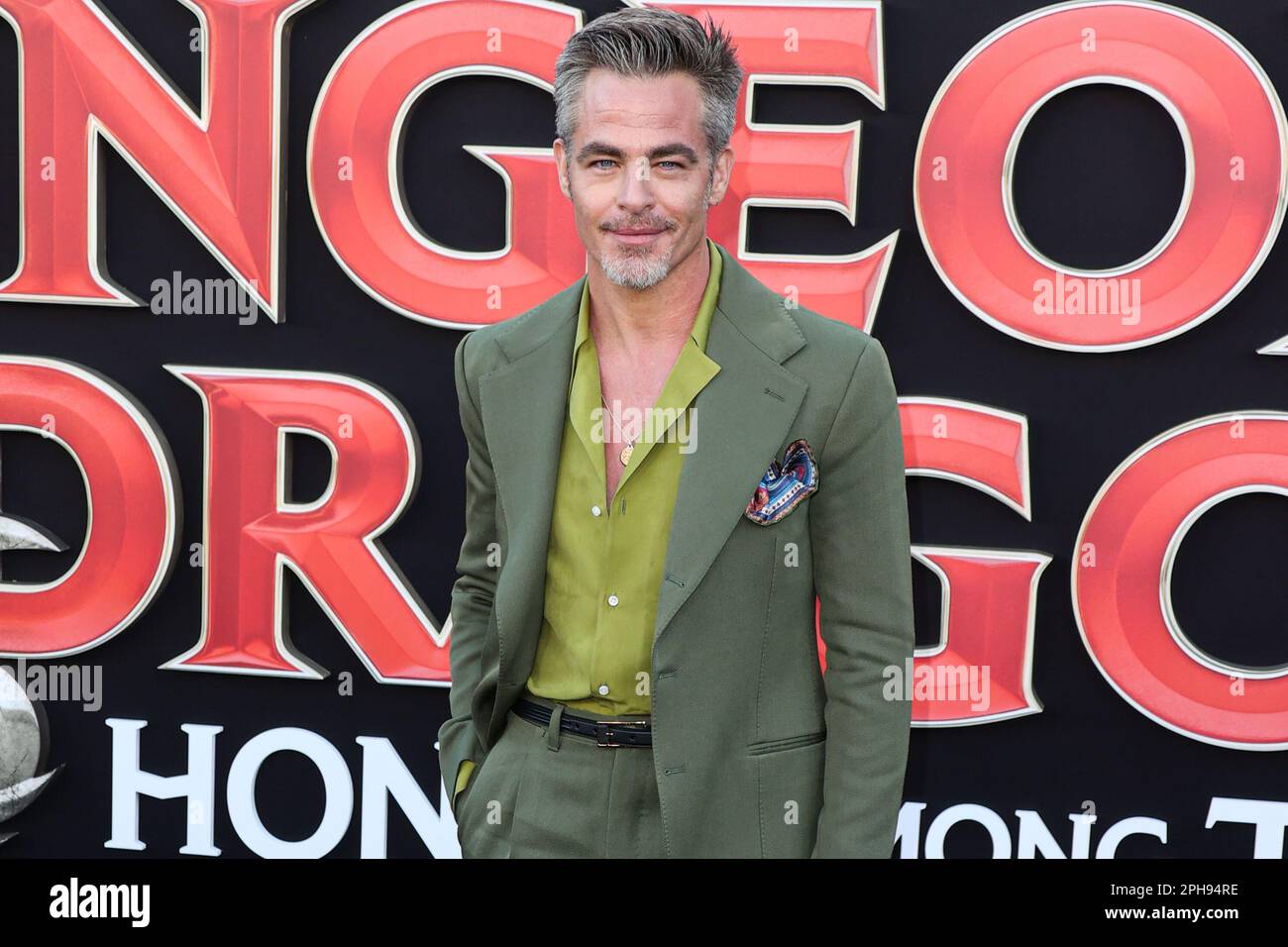 WESTWOOD, LOS ANGELES, CALIFORNIA, USA - 26 MARZO: L'attore americano Chris Pine arriva alla Los Angeles Premiere of Paramount Pictures e il "Dungeons & Dragons: Honor Among Thieves" di eOne, tenutosi presso il Regency Village Theatre il 26 marzo 2023 a Westwood, Los Angeles, California, Stati Uniti. (Foto di Xavier Collin/Image Press Agency) Foto Stock