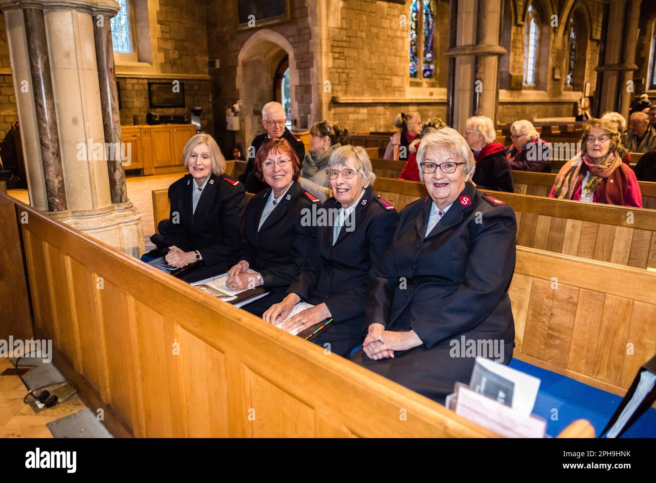 Exeter Temple Salvation Army Spring Concert a St Peters, Budleigh Salterton. Il coro. Foto Stock