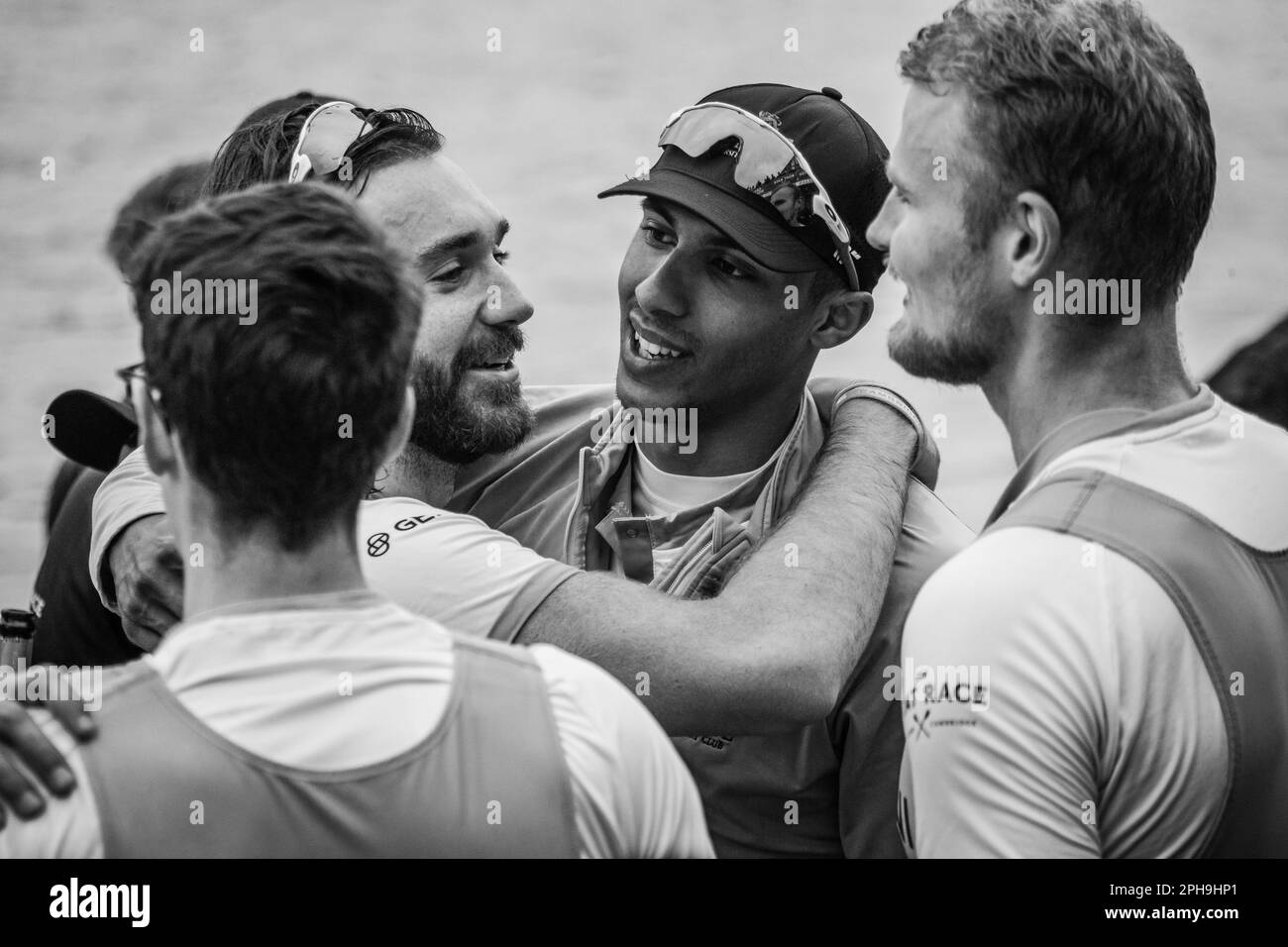 Giubilo per il team di Cambridge alla Oxford contro Cambridge Boat Race London 2023 Foto Stock