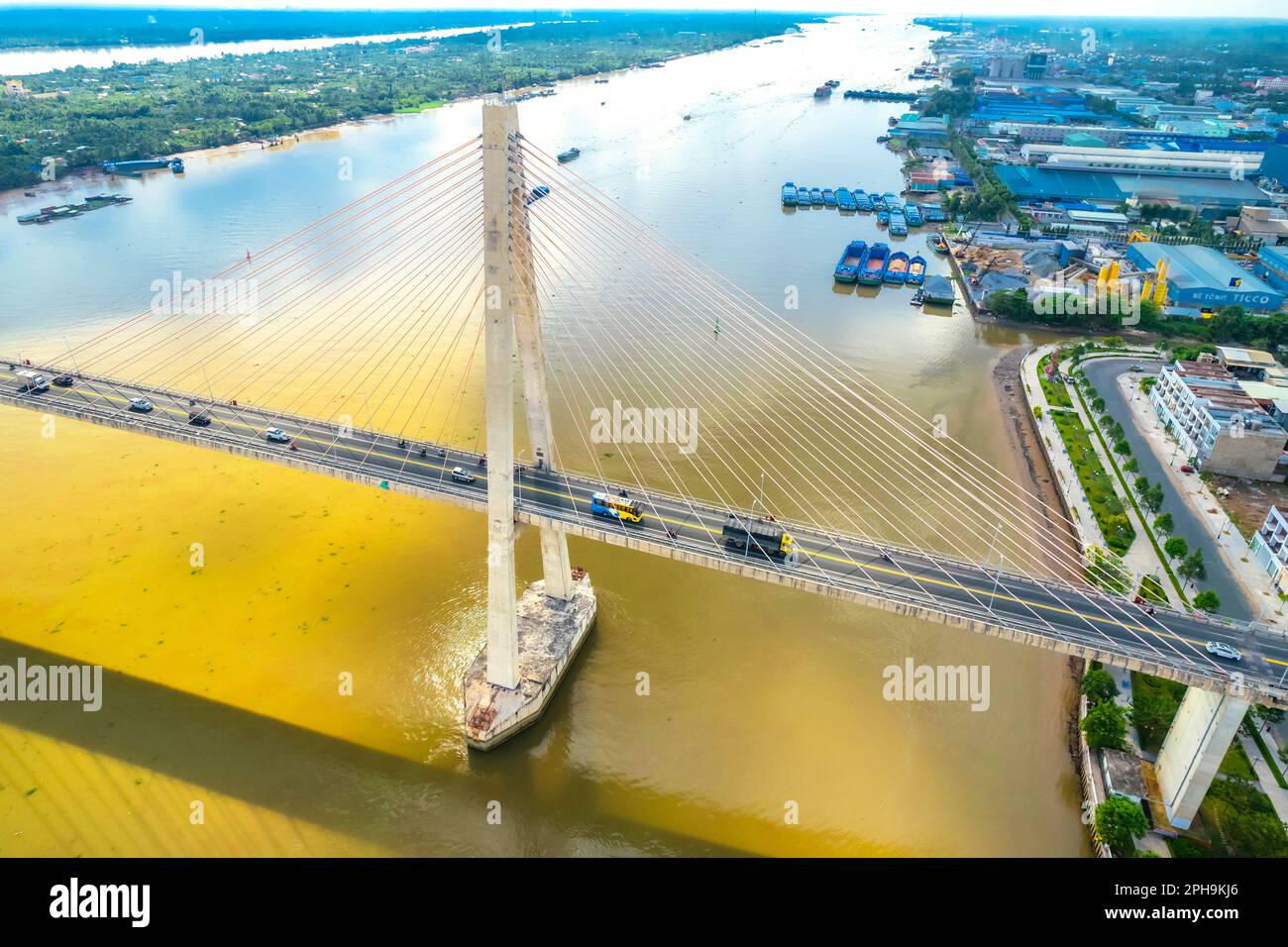 Ponte RACH Mieu, Tien Giang, Vietnam, vista aerea. Il ponte RACH Mieu collega le province di Tien Giang e ben tre nel delta del Mekong, Vietnam. Foto Stock