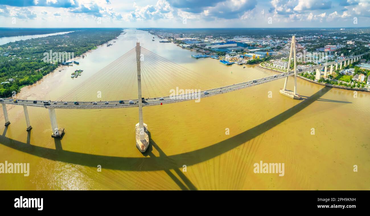 Ponte RACH Mieu, Tien Giang, Vietnam, vista aerea. Il ponte RACH Mieu collega le province di Tien Giang e ben tre nel delta del Mekong, Vietnam. Foto Stock