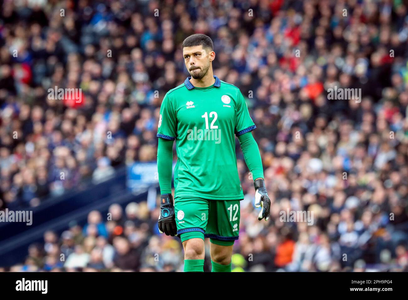 Demetris Demetriou, che gioca come portiere per la nazionale di calcio cipriota all'Hamden Park, Glasgow, Scozia, Regno Unito. Foto Stock