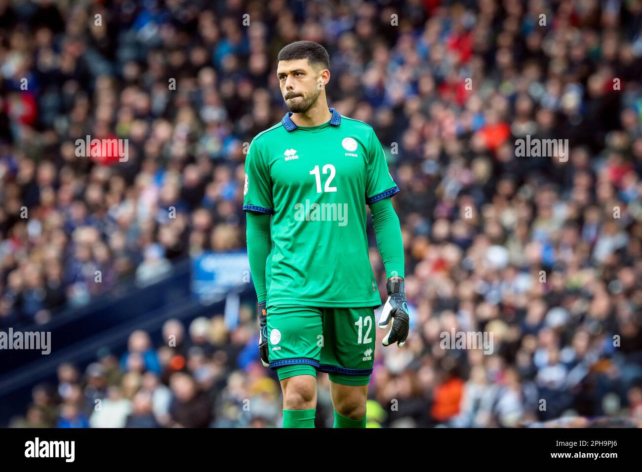 Demetris Demetriou, che gioca come portiere per la nazionale di calcio cipriota all'Hamden Park, Glasgow, Scozia, Regno Unito. Foto Stock