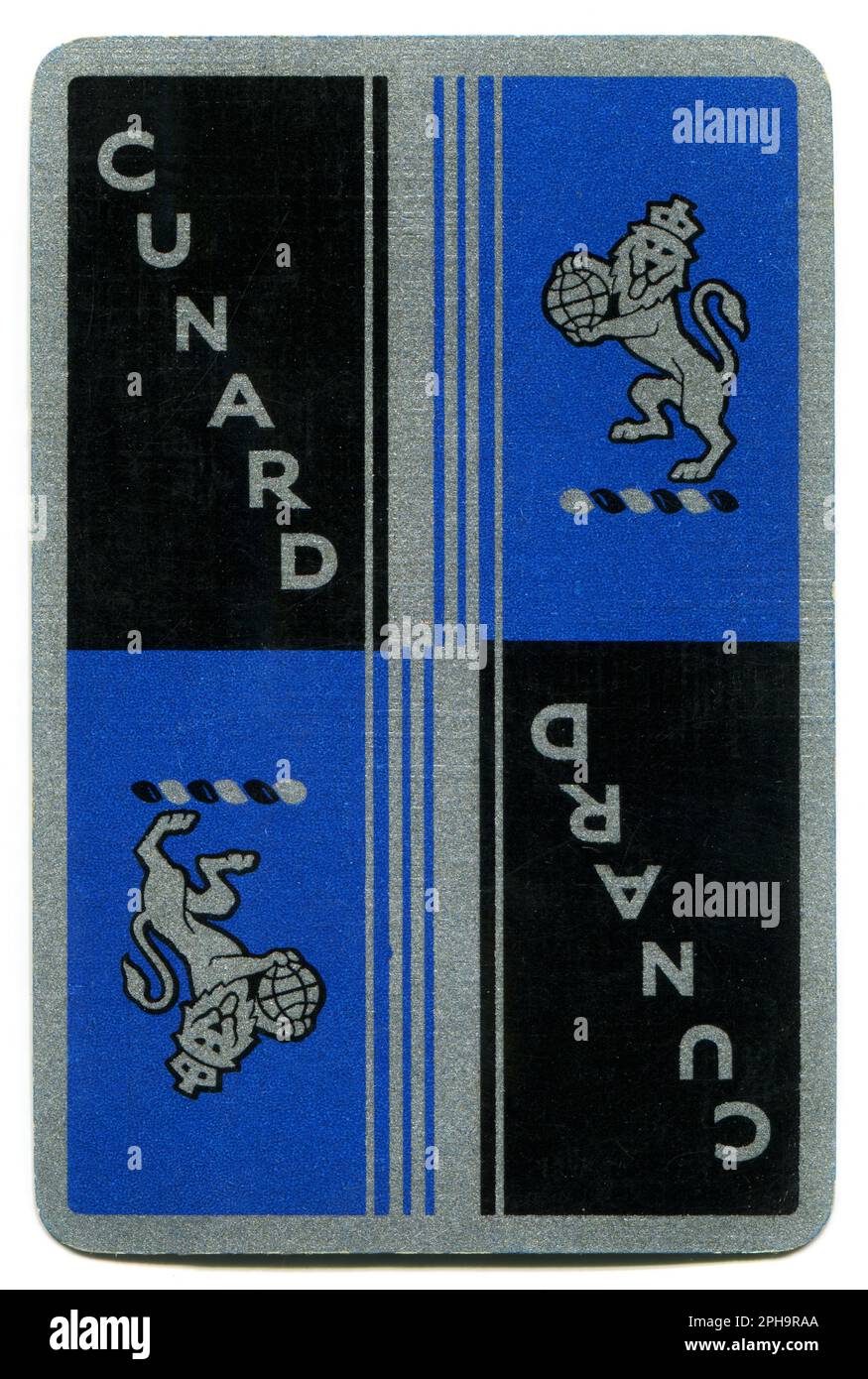 Una carta da gioco vintage che promuove la compagnia di navigazione britannica, la “Cunard Steamship Company”. L'elegante design Art Deco incorpora le insegne della bandiera della casa dell'azienda, un leone incoronato, rampante, che tiene un globo tra le sue zampe anteriori. Foto Stock