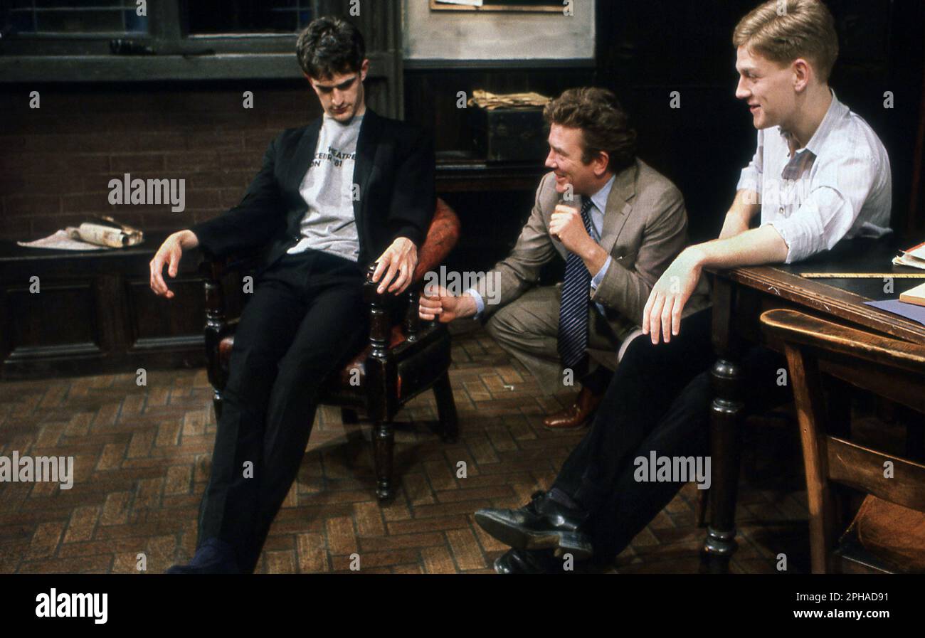 Albert Finney, Kenneth Branagh e Rupert Everett sul set di 'un altro paese' al Queens Theatre London UK Foto Stock