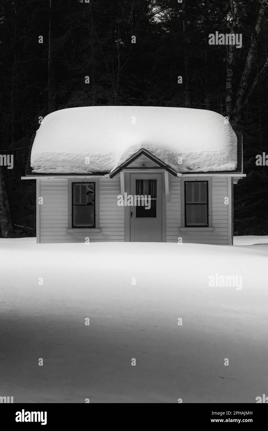 Cottage di charme a Hog Island Country Store lungo gli Stati Uniti 2 e il lago Michigan nella penisola superiore, Michigan, USA [No property release; editoriale lic Foto Stock