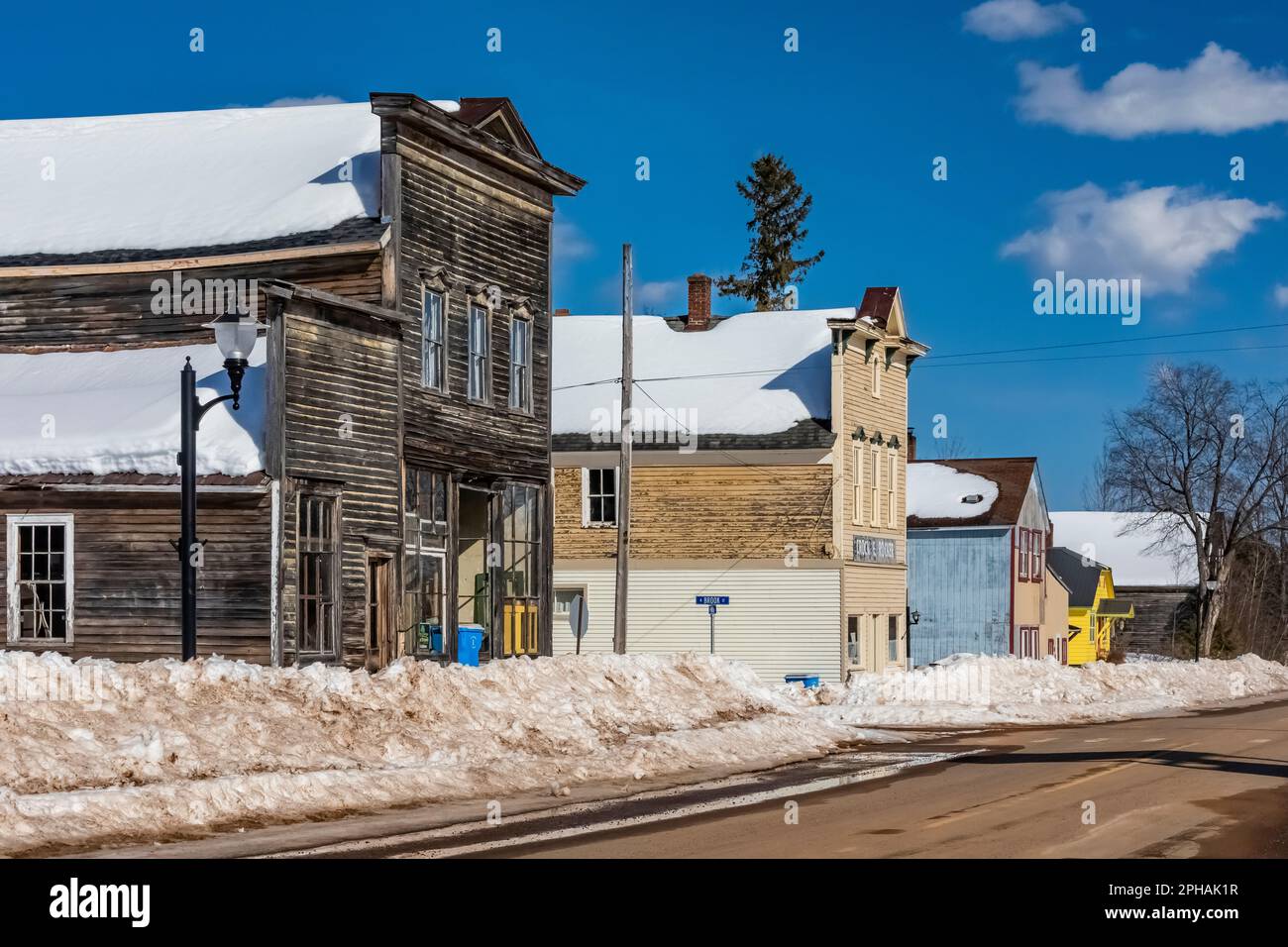 Vecchi edifici di città fantasma nel villaggio di Michigamme nella penisola superiore, Michigan, Stati Uniti [Nessuna pubblicazione di proprietà; solo licenza editoriale] Foto Stock