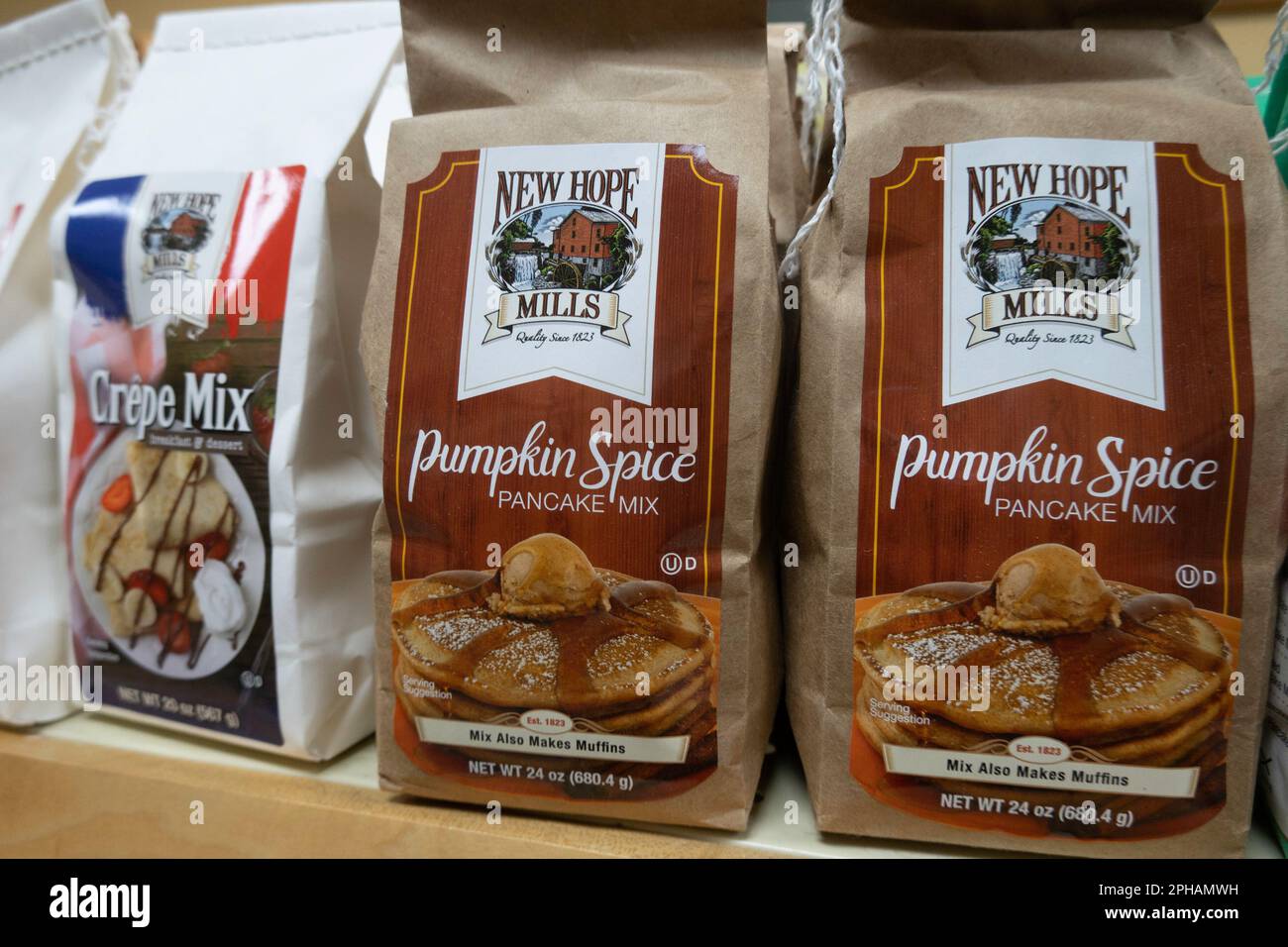 Il Larder è un negozio che offre cibi sfusi e gourmet a Doylestown, Pennsylvania, Stati Uniti 2023 Foto Stock